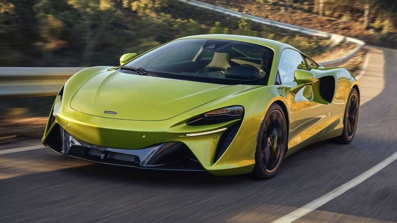 Yeni süper otomobil McLaren Artura, çip krizi nedeniyle ertelendi