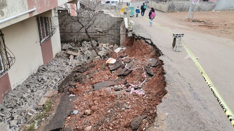 Kahramanmaraş'ta heyelan: İstinat duvarı çöktü