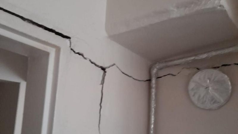 Ankara'da kentsel dönüşümü durdurulan mahallede evler çatladı