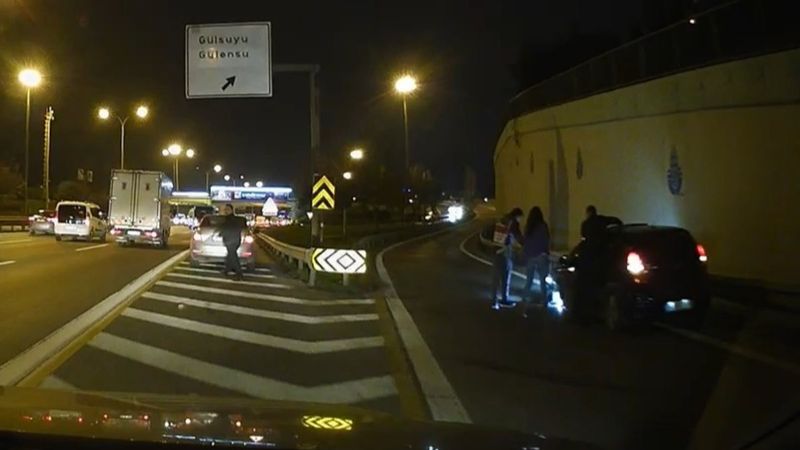 Maltepe'de makas atarken bariyerlere daldı, aracı bırakıp kaçtı