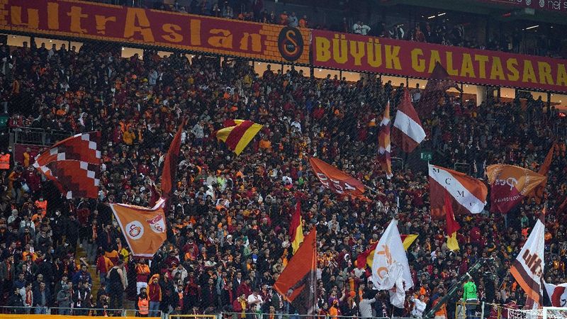 Galatasaray taraftarından yönetime tepki