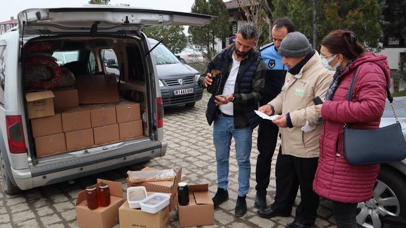Düzce'de etiketsiz bal ve pekmez satarken yakalandı