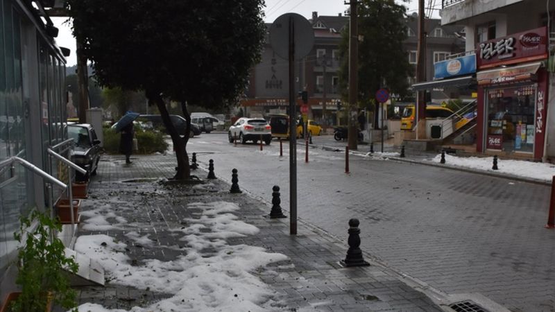 Muğla'da sağanak su baskınlarına yol açtı