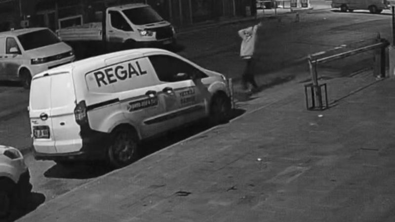 Kayseri'de bir kişi, park halindeki araçların camlarını kırdı