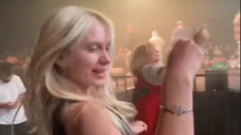 Aleyna Tilki, Uzi'nin konserinde