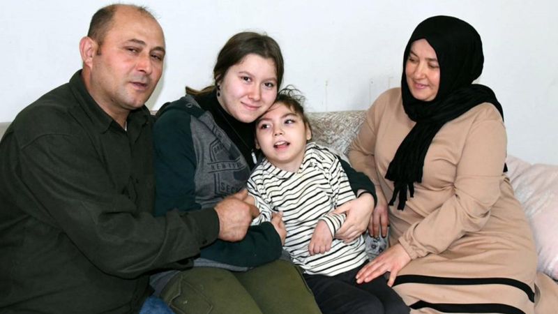 Tekirdağ'da babasının bakmadığı engelli kıza Tuna Ailesi sahip çıktı