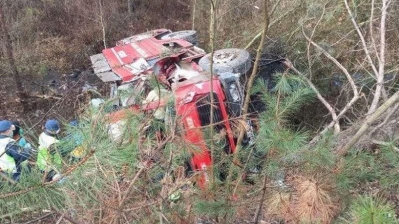 Bursa'da göreve giden itfaiye aracı devrildi