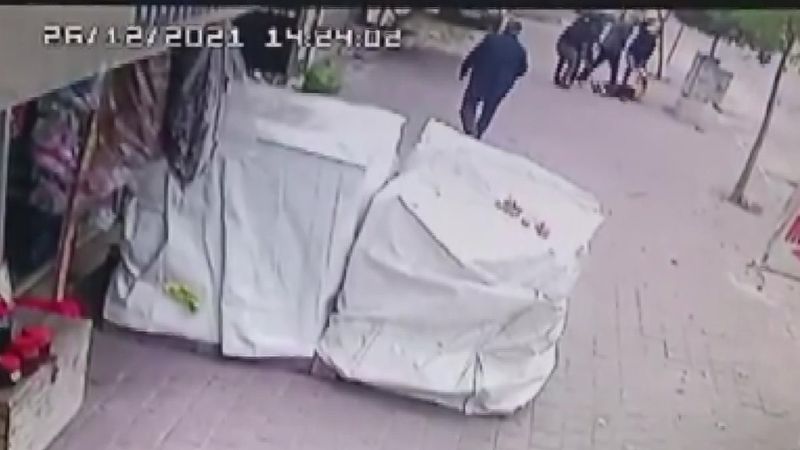 Adana'daki dayakçı kocaya yapılan linç girişimi kamerada