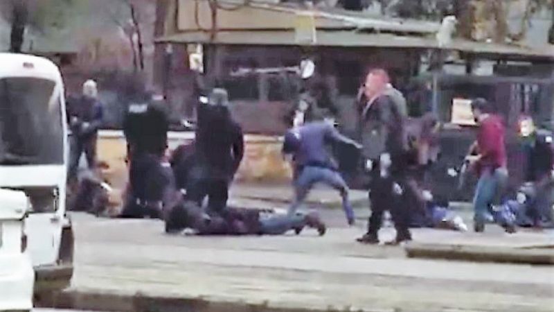 Diyarbakır'da adliye önünde çıkan kavgada 6 kişi yaralandı