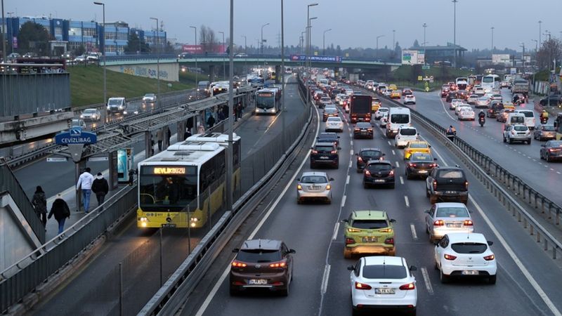İstanbul trafiğinde ilk iş günü yoğunluğu