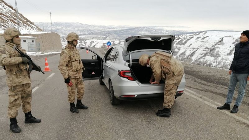 Bingöl'de yol uygulamasında yakalanan sürücülere ceza