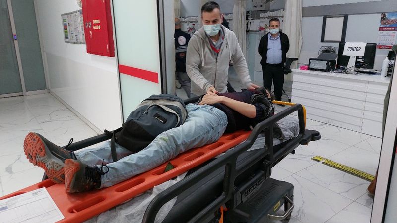 Samsun'da sokak köpeklerinden kaçabilmek için duvardan atladı