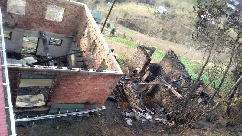 Trabzon'da yaşlı adam yangının ortasında can verdi