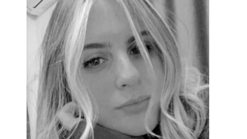 Mersin'de eski nişanlısı tarafından öldürülen genç kadın son yolculuğuna uğurlandı