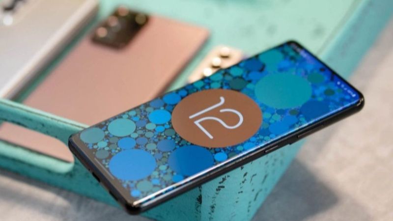 İki Samsung modeli daha Android 12 güncellemesine kavuştu