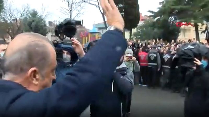 Fatih Terim taraftarlarla vedalaştı