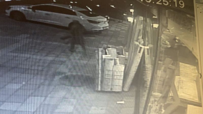 Ümraniye'deki kadın hırsız, yarım saat arayla 3 halı çaldı