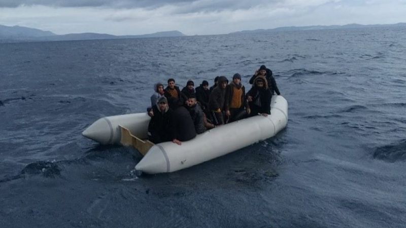 İzmir'de 42 göçmen kurtarıldı