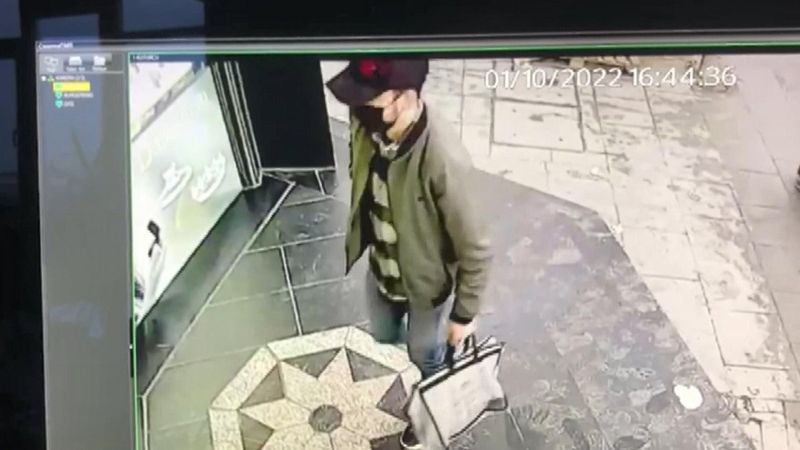 Sultangazi'de içinde 500 bin liralık altın olan çantayı çaldı