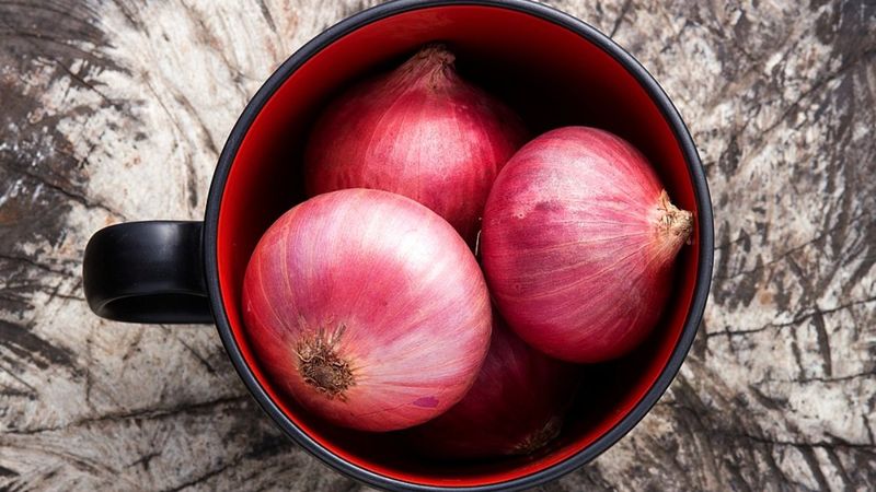Mor soğan ve süt karışımının inanılmaz faydaları