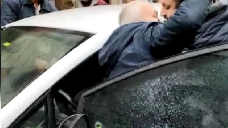 Gaziosmanpaşa'da eski sevgilisinin otomobilinin önünü kesip,silahla yaraladı