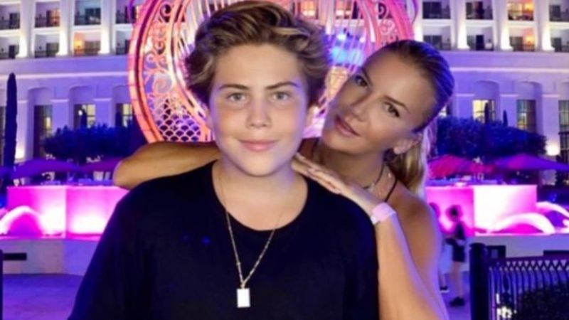 Annesinin boyunu geçti! Ivana Sert'in oğlu Ateş'e yorum yağıyor...