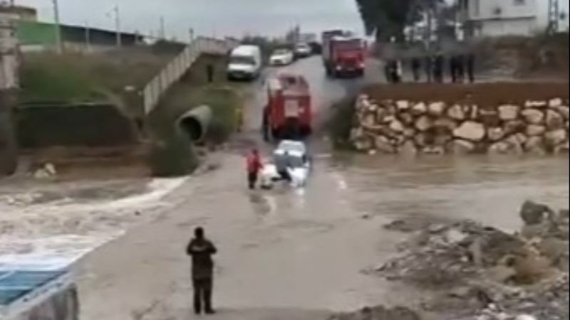 Mersin'de aracını kurtarmak isterken akıntıya kapıldı