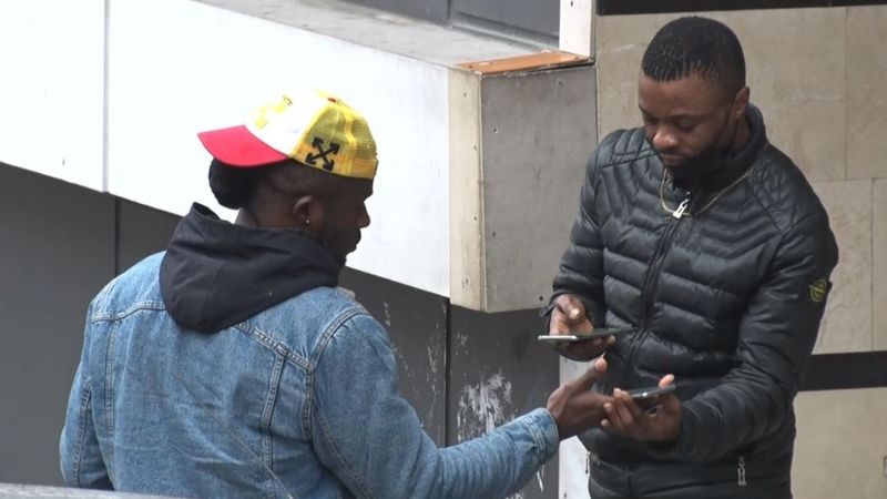 Kağıthane'de Afrikalı genç gasbedildi