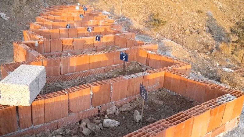 Su altında kalacak olan Yusufeli'nde mezarlar taşınıyor