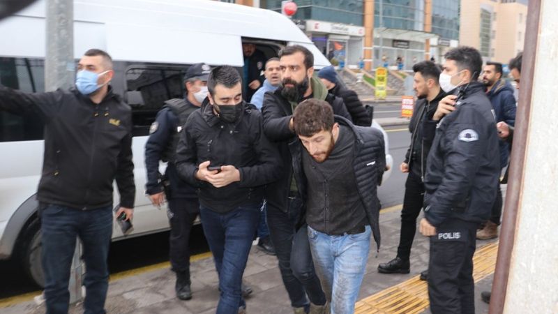 Diyarbakır'da adliye önündeki silahlı kavga