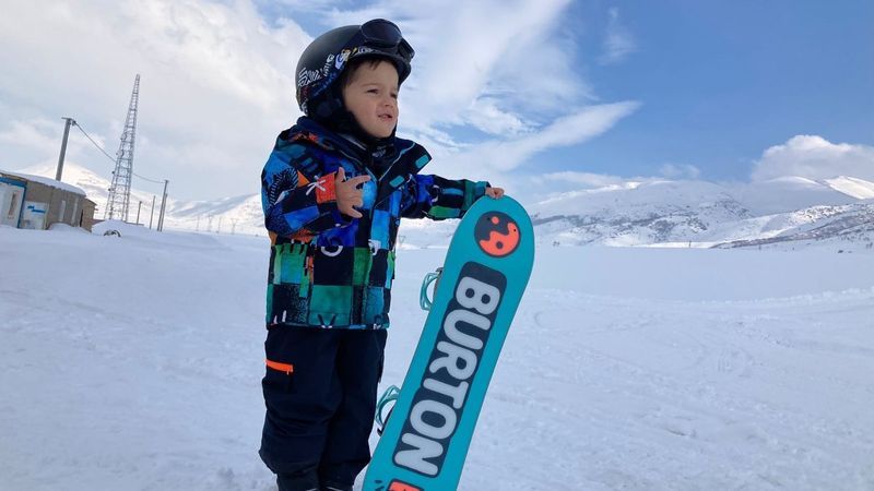 Bitlis'teki minik Uras, snowboardculara taş çıkardı