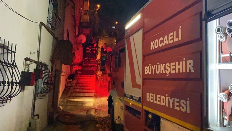 Kocaeli'de bir evde sigara yüzünden yangın çıktı