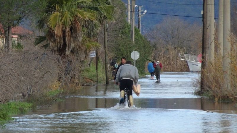 Muğla'da caddeler sular altında kaldı