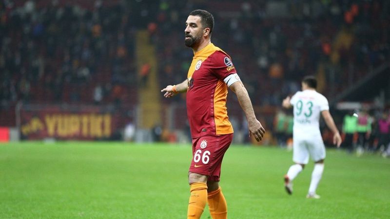 Galatasaray'da Arda Turan ile yola devam kararı alındı