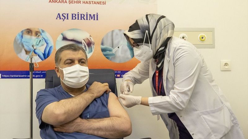 Yaygın koronavirüs aşılamasında 1 yıl geride kaldı