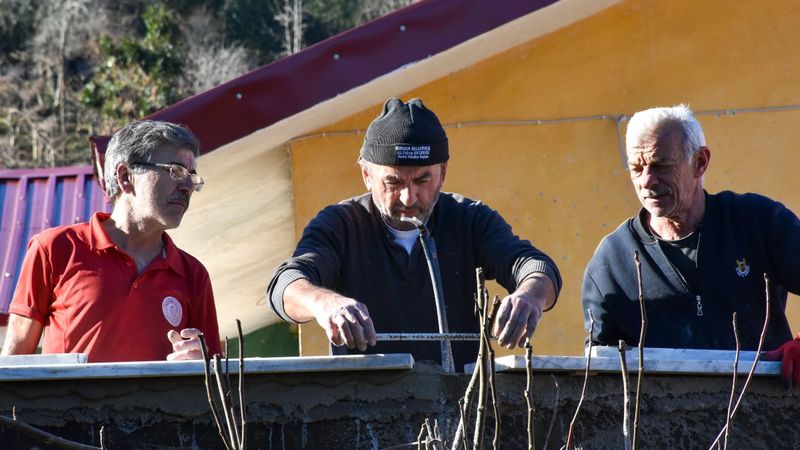 Rize'de köylüler, 50 yıllık kullanılmayan okulu kültür merkezi yapıyor