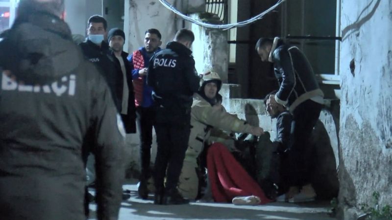 Fatih'te kavga eden şahıslar binada yangın çıkardı