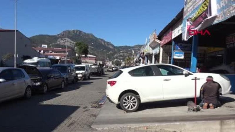Marmaris'te hasar gören araçlar sanayi sitesini doldurdu