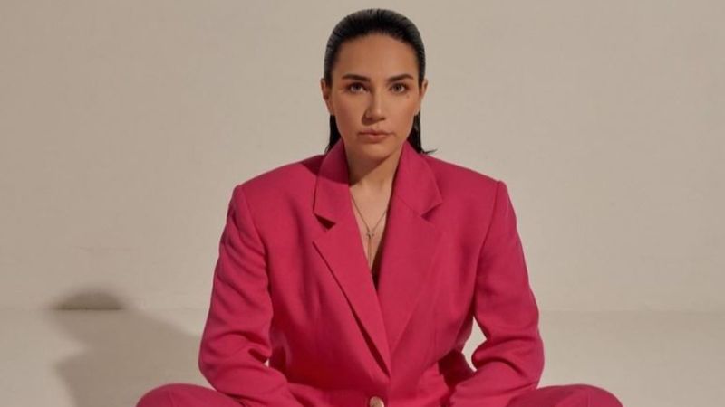 Buse Varol kendisinden bir tane daha doğurmuş! Kızı Eliz hık demiş burnundan düşmüş...