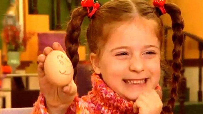 Sihirli Annem Çilek'in 'sarışın' ablasına bakın! Göğüs dekoltesi sosyal medyayı salladı