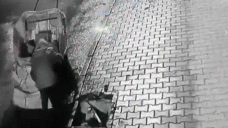 Bağcılar’da kağıt toplayıcısı rögar kapağını çaldı