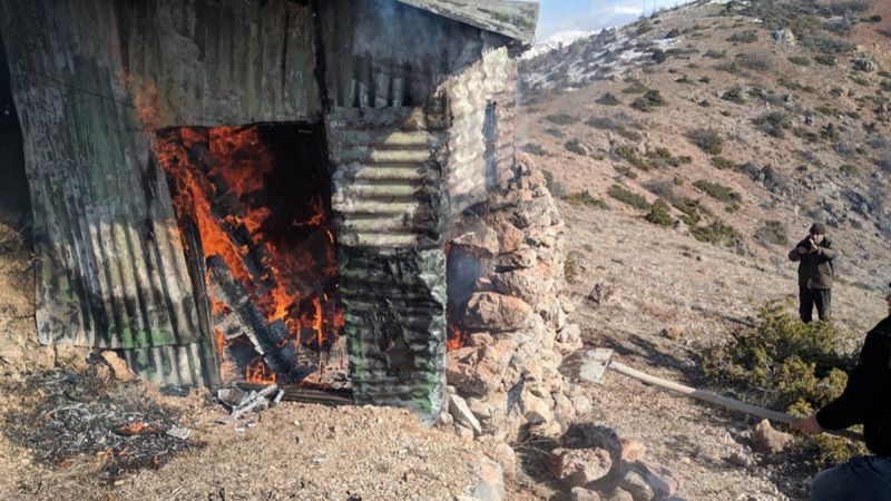 Erzincan'da kaçak av için yapılan kulübe imha edildi