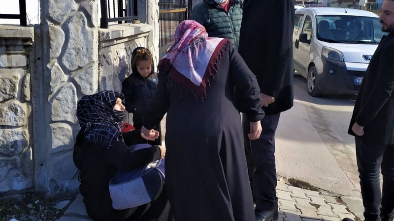 Elazığ'da foyası ortaya çıkan dilenciye, vatandaş para vermeye devam etti