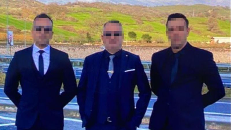 İzmir'deki sahte tuğgeneral ve yüzbaşı suçüstü yakalandı