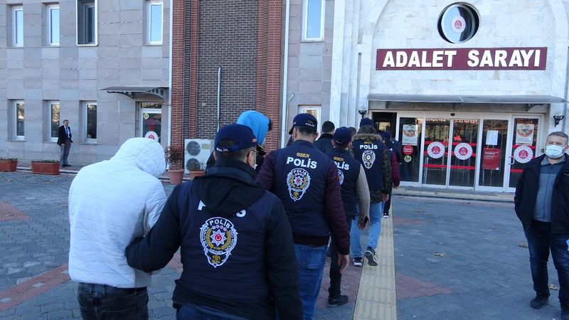 İnternet dolandırıcılarına 10 ilde operasyon: 12 gözaltı
