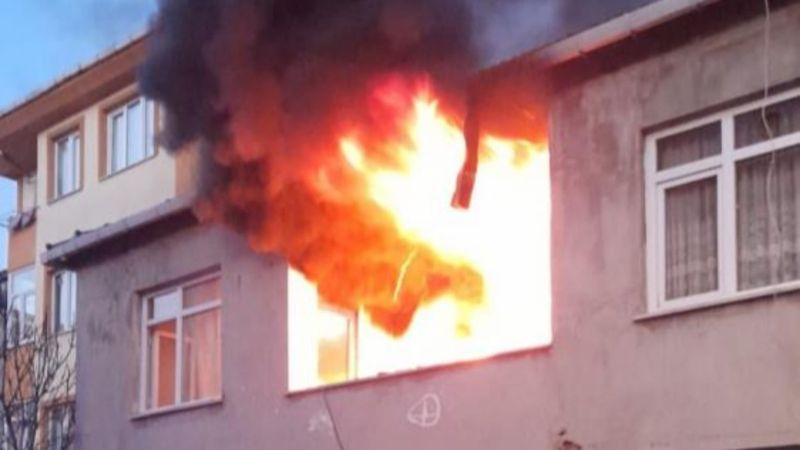 Ümraniye'de madde bağımlısı, içinde ailesinin olduğu evi yaktı