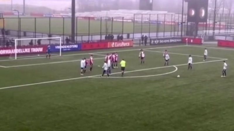 Van Persie'nin oğlundan klas frikik golü