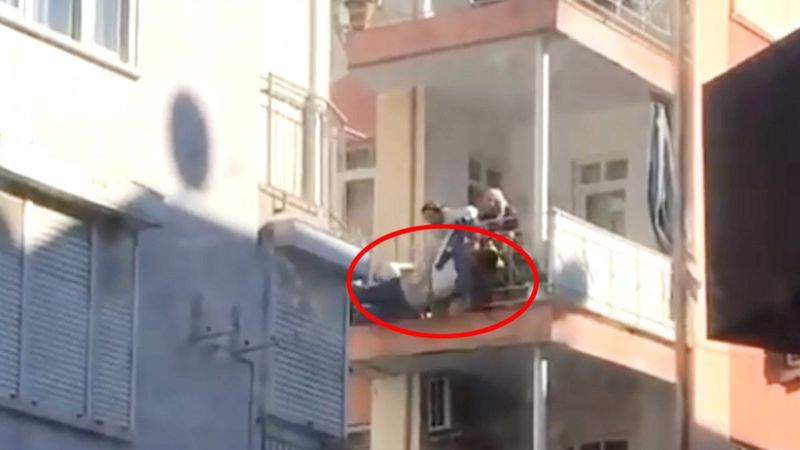 Antalya'da aşağı atlayan kişi, ağır yaralandı