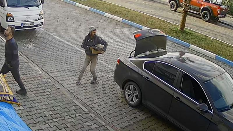 Antalya'da bagajdan çıkan üstü kirli işçi, şoförün kuzeni çıktı