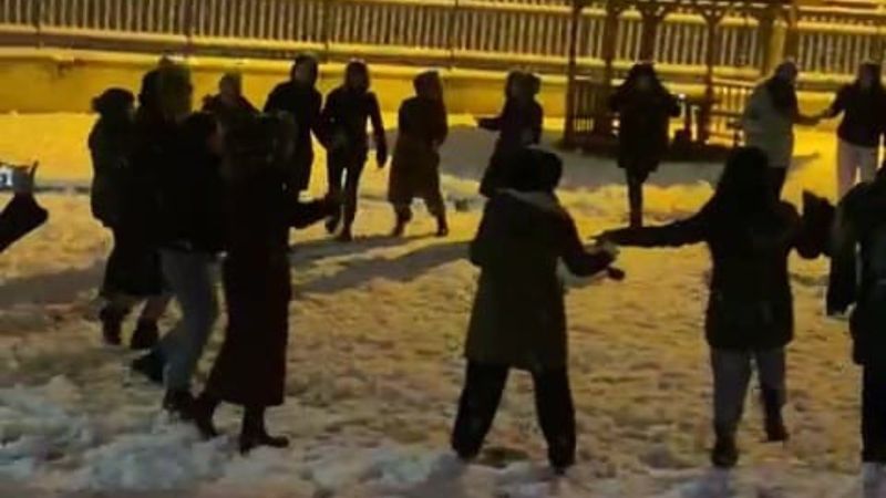 Karabük'te karı görenler halaya durdu